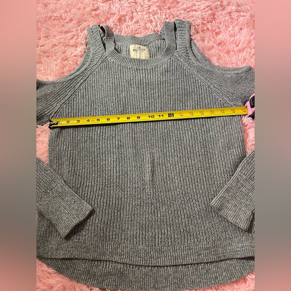 Hollister Women’s Gray Cold Shoulder Sweater Ribbed Knit Long Sleeve Size large - Picture 4 of 6